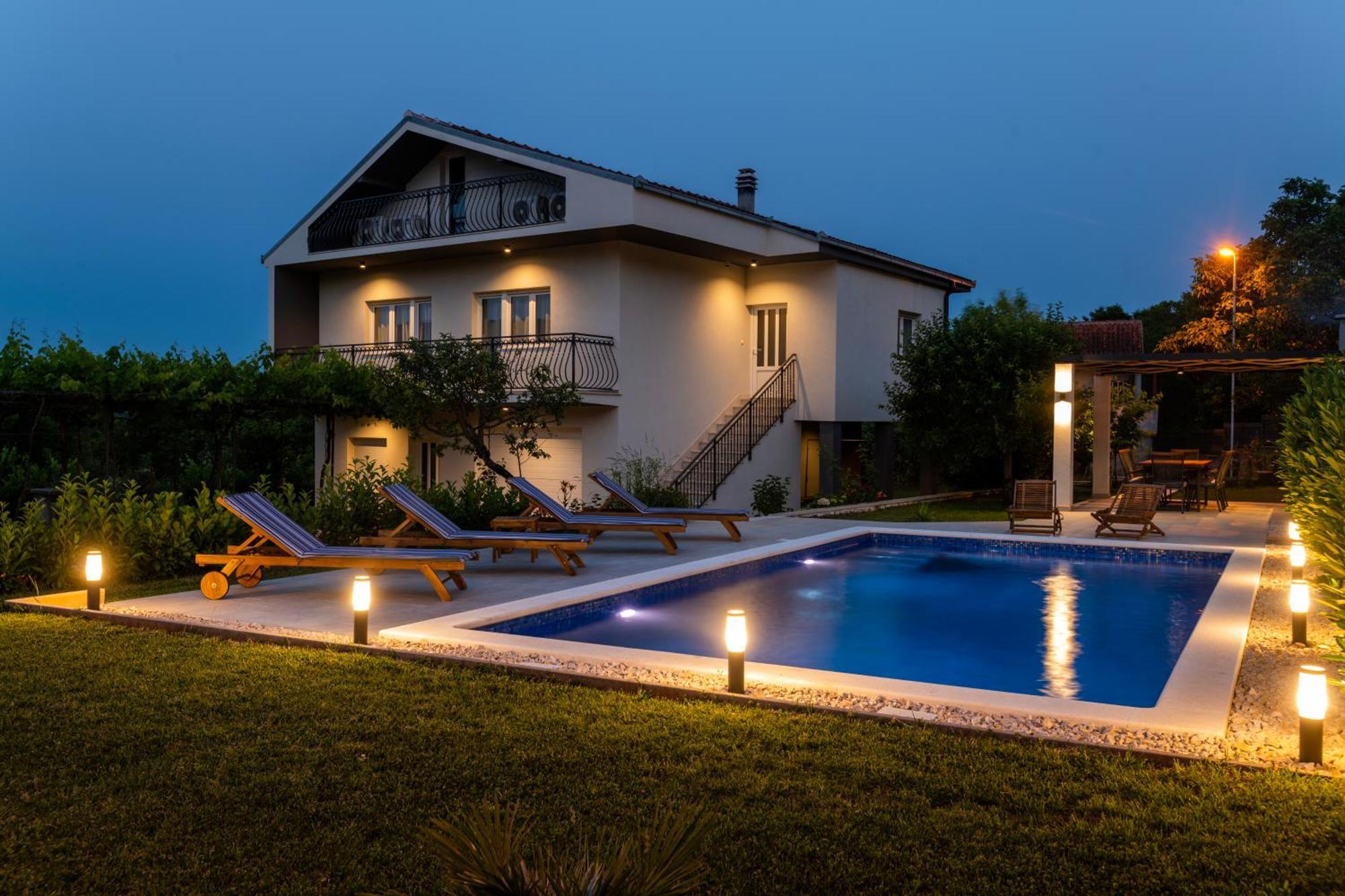 Villa Latica Dicmo Exterior photo