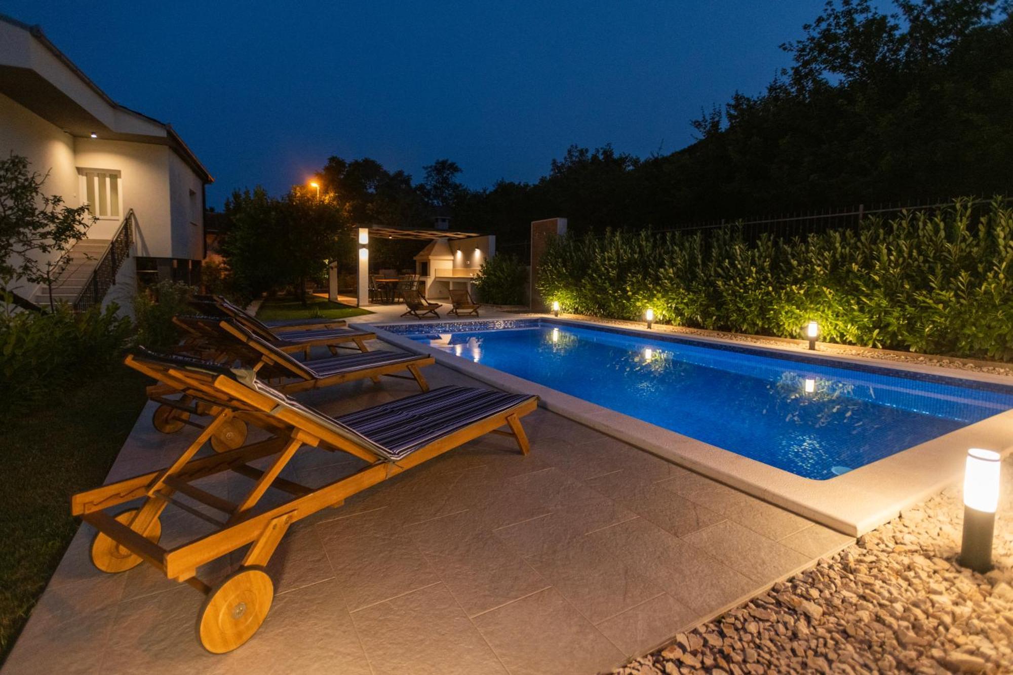 Villa Latica Dicmo Exterior photo